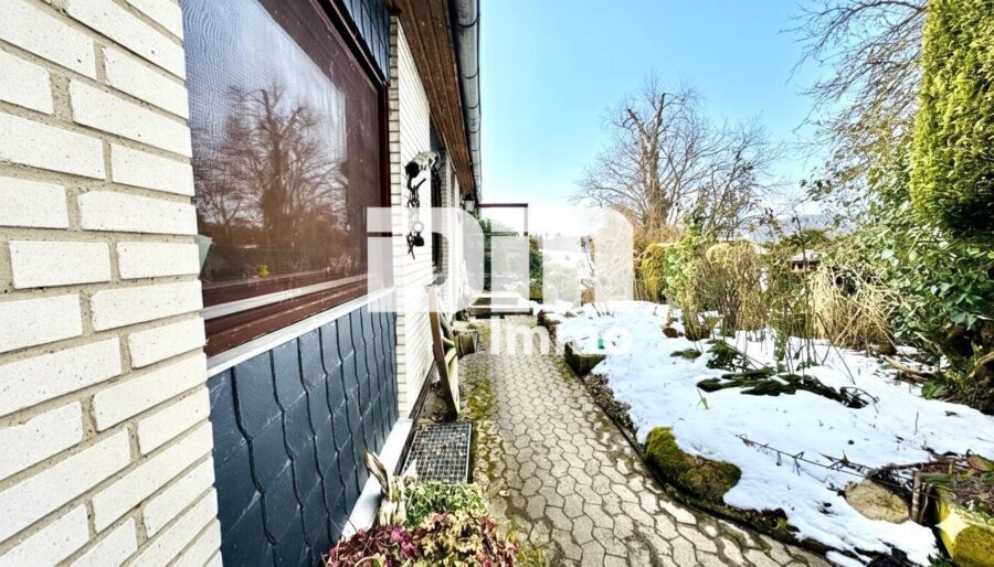 Großer altengerechter Bungalow mit großem Garten, 2 Terrassen, Garage und Einliegerbereich - Zugang Haupteingang